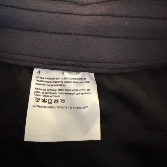 Lululemon soft stream set size 4 - Picture 4 of 5